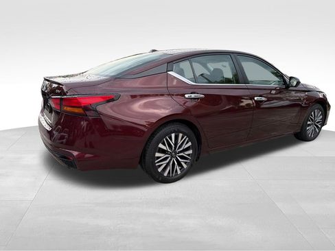Used 2024 Nissan Altima 2.5 SV FWD image 7
