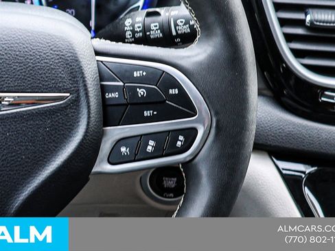 Used 2024 Chrysler Pacifica Touring-L FWD image 29