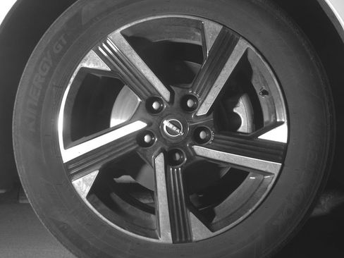 Used 2025 Nissan Sentra SV FWD image 13