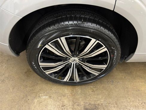 Certified 2023 Volvo XC60 B5 Plus w/ Climate Package image 37
