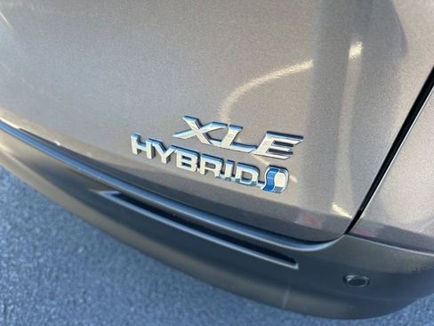Used 2024 Toyota Sienna XLE image 34
