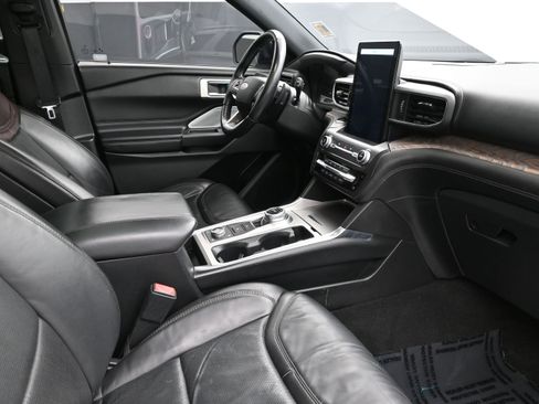 Used 2020 Ford Explorer Platinum w/ Premium Technology Package image 29