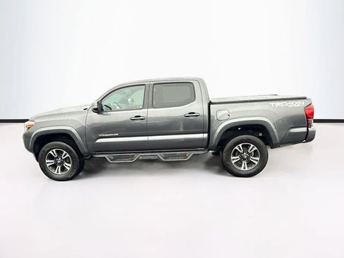 Used 2018 Toyota Tacoma TRD Sport image 4