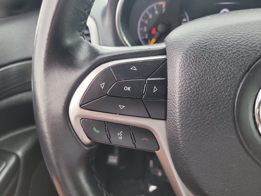 Used 2020 Jeep Grand Cherokee Laredo AWD/4WD image 30