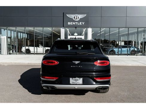 Used 2023 Bentley Bentayga Extended Wheelbase image 16