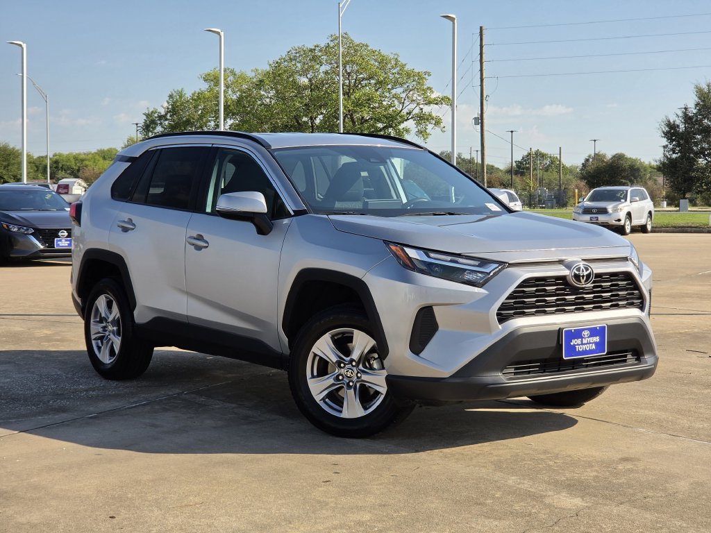 Used 2025 Toyota RAV4 XLE FWD image 2