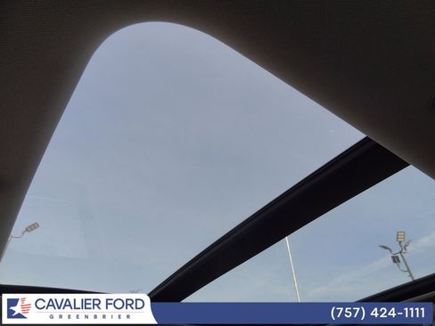 Used 2025 Honda Pilot Touring image 10