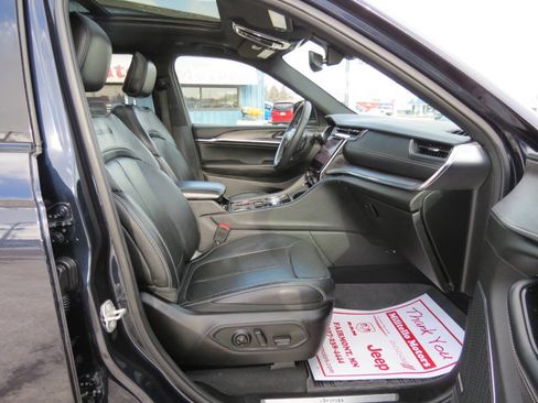 Used 2024 Jeep Grand Cherokee L Overland w/ Trailer Tow Package image 9