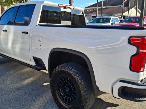 Used 2024 Chevrolet Silverado 2500 LTZ w/ LTZ Plus Package image 3