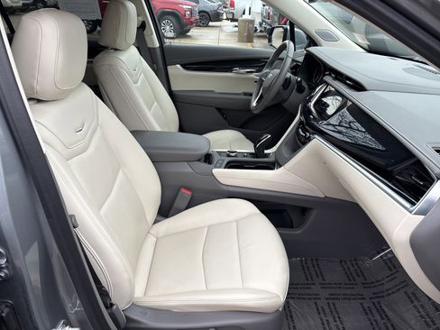 Certified 2024 Cadillac XT6 Premium Luxury w/ LPO, Floor Liner Package image 19