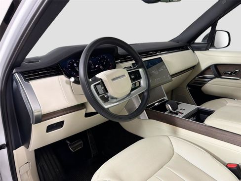 Used 2025 Land Rover Range Rover SE AWD/4WD image 9