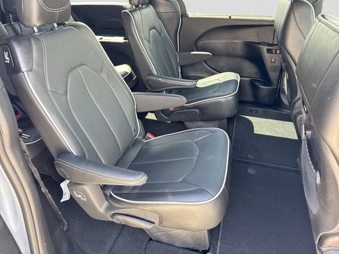 Used 2026 Chrysler Pacifica Limited w/ S Appearance Package AWD/4WD image 26