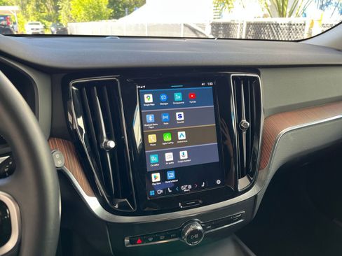 Used 2025 Volvo V60 B5 Cross Country Plus image 21