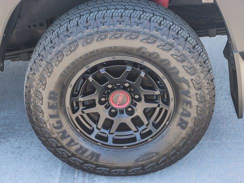 Used 2022 Toyota Tacoma TRD Pro AWD/4WD image 10