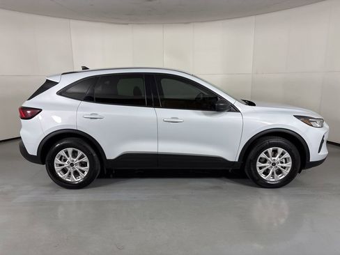 Used 2025 Ford Escape Active AWD/4WD image 11