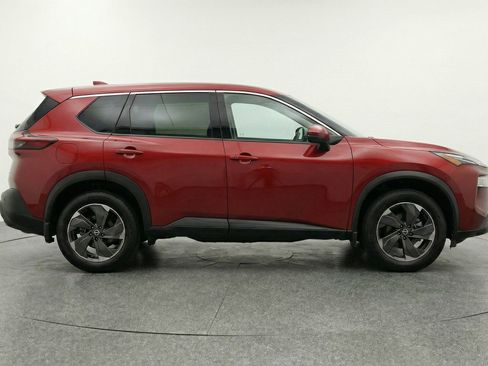 Used 2025 Nissan Rogue SV AWD/4WD image 8