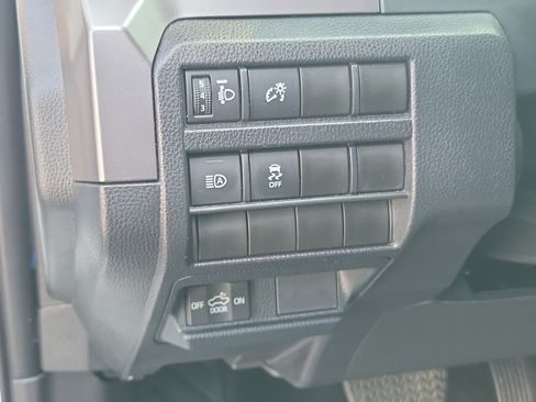 Certified 2025 Toyota Tacoma SR5 AWD/4WD image 22