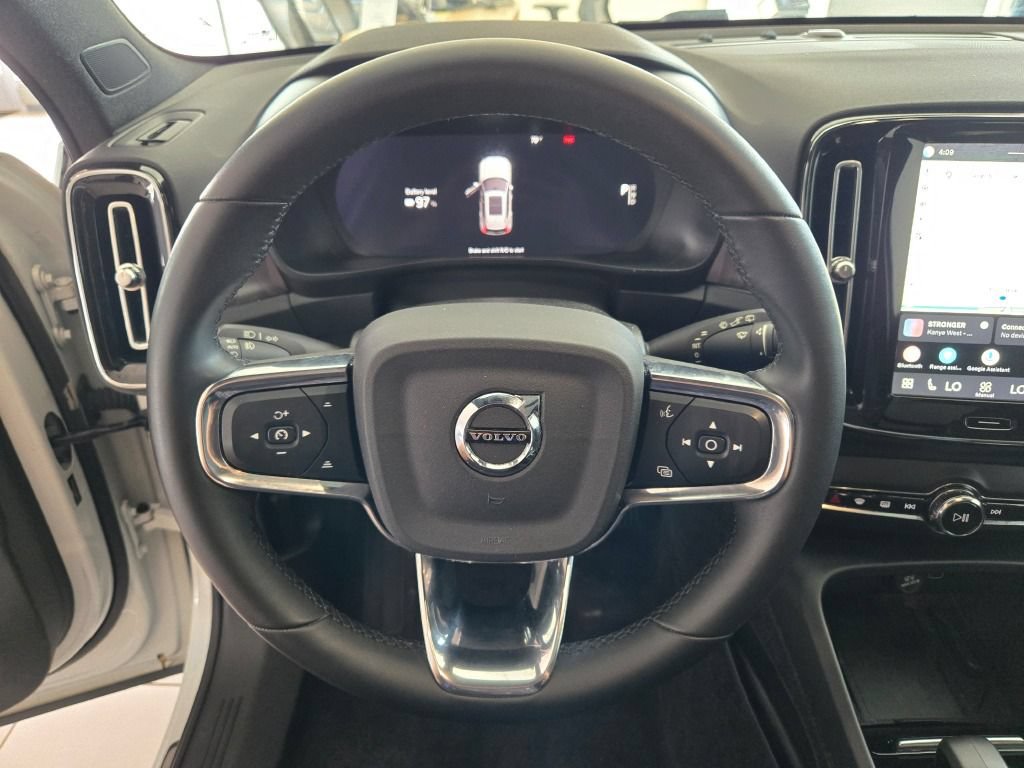 Used 2023 Volvo XC40 Recharge Plus AWD/4WD image 32