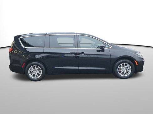 New 2026 Chrysler Pacifica Select image 7