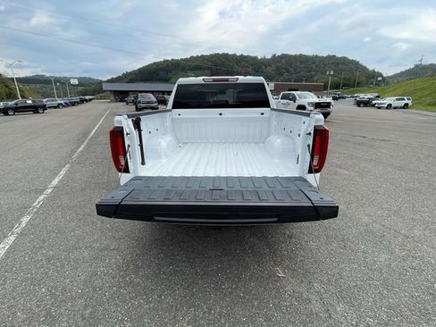 Certified 2025 GMC Sierra 1500 SLT image 10