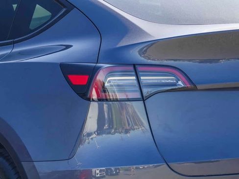 Used 2023 Tesla Model Y Long Range image 7