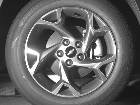 Used 2025 Chevrolet Trax LT FWD image 10