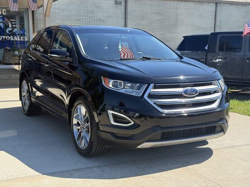 Used 2018 Ford Edge Titanium w/ Equipment Group 301A FWD image 3