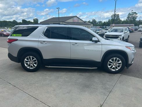 Used 2019 Chevrolet Traverse LT FWD image 4
