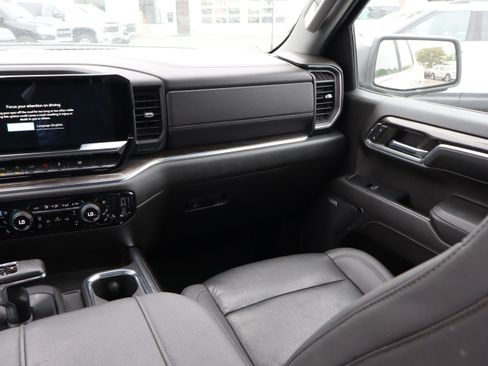 Used 2023 Chevrolet Silverado 1500 LTZ AWD/4WD image 16