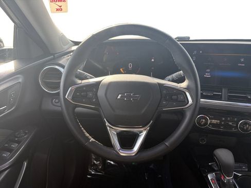 Certified 2025 Chevrolet Trax ACTIV w/ Driver Confidence Package FWD image 13