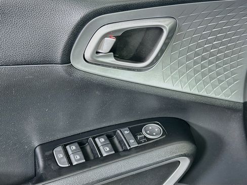 Used 2024 Kia Soul LX w/ Option Group 015 FWD image 15