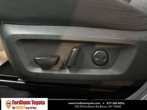 Used 2025 Nissan Rogue SV AWD/4WD image 17