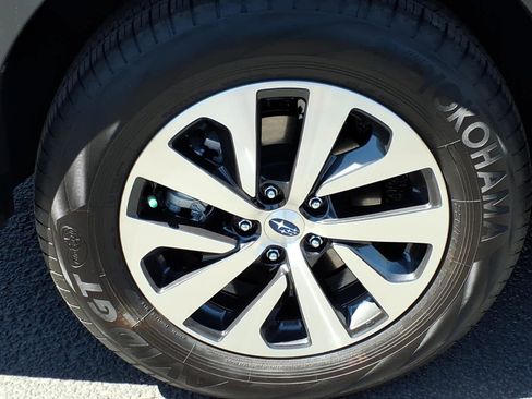 Used 2025 Subaru Outback Premium w/ Popular Package #1A image 9