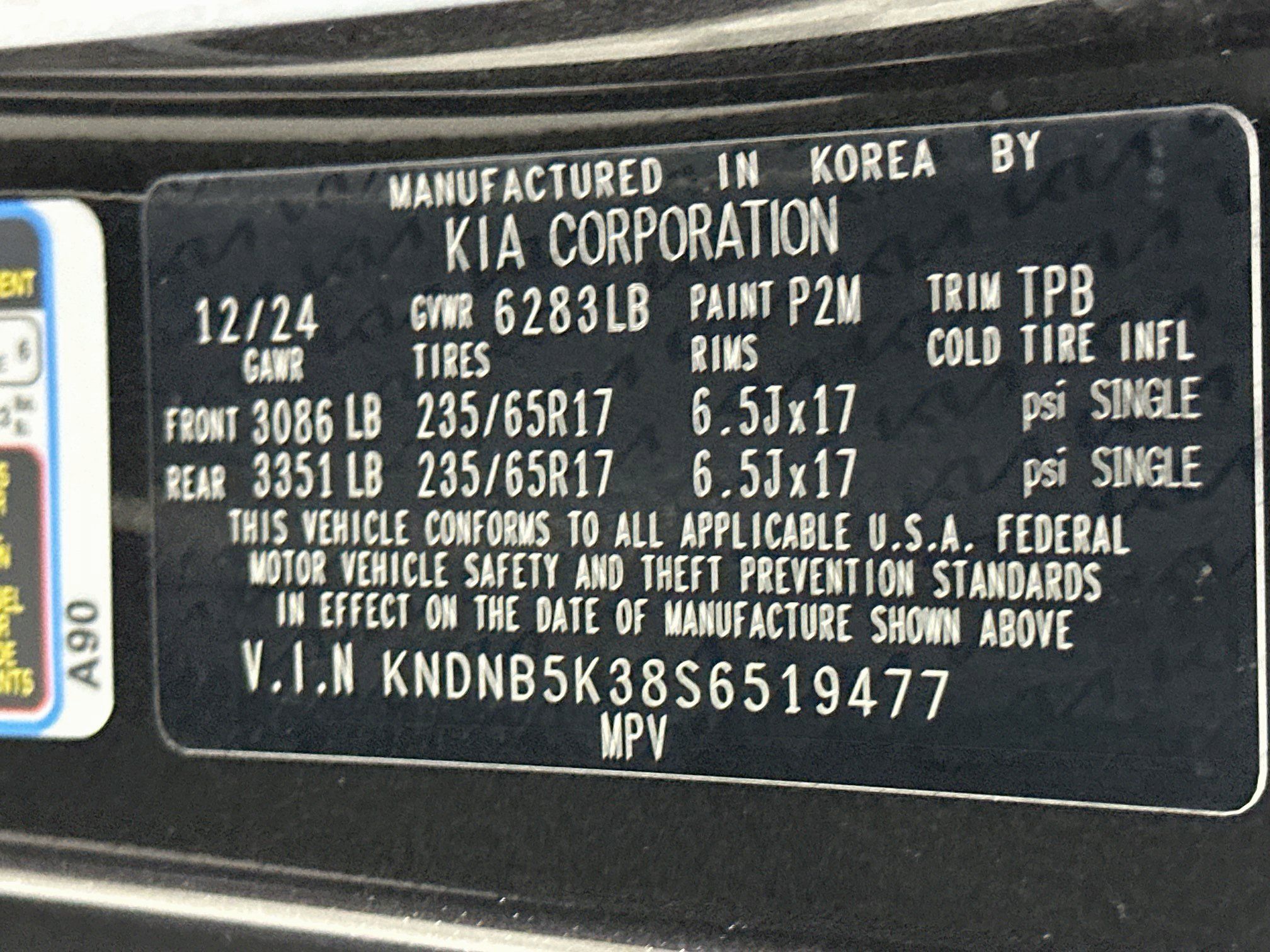 Used 2025 Kia Carnival FWD image 12