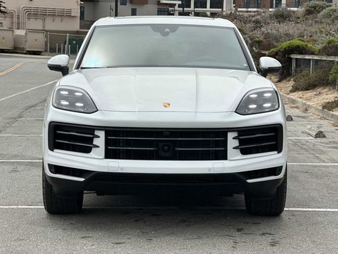 Used 2025 Porsche Cayenne image 11