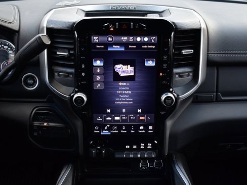 Used 2024 RAM 3500 Laramie w/ Night Edition image 33