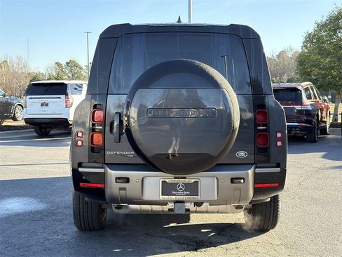 Used 2023 Land Rover Defender 130 X-Dynamic SE image 4