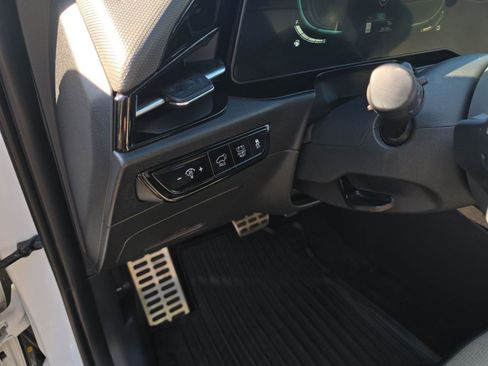 Used 2023 Kia Niro SX Touring FWD image 22