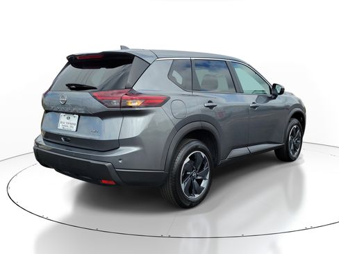 Used 2025 Nissan Rogue SV image 4