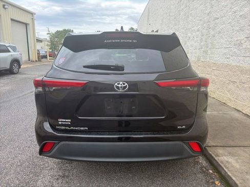 Used 2021 Toyota Highlander XLE FWD image 5