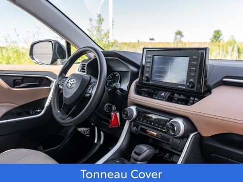 Used 2022 Toyota RAV4 LE AWD/4WD image 11