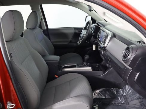 Used 2022 Toyota Tacoma SR5 w/ Technology Package RWD image 18