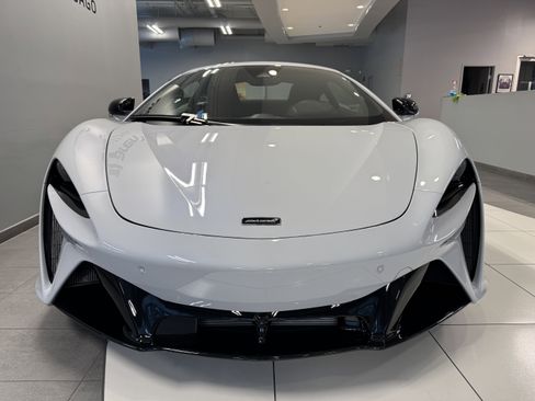 New 2026 McLaren Artura image 8