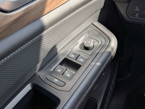 Used 2026 Volkswagen Atlas SE FWD image 20