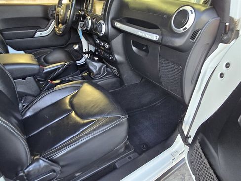Used 2014 Jeep Wrangler Rubicon w/ Dual Top Group AWD/4WD image 24