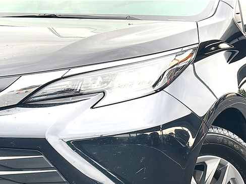 Used 2024 Toyota Sienna XLE image 4