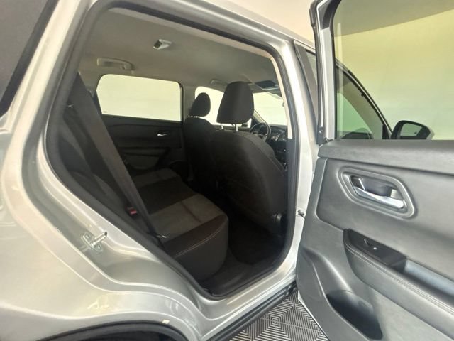 Used 2025 Nissan Rogue SV FWD image 29