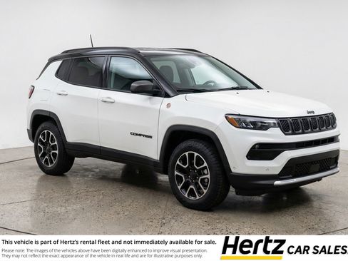 Used 2025 Jeep Compass Trailhawk image 1