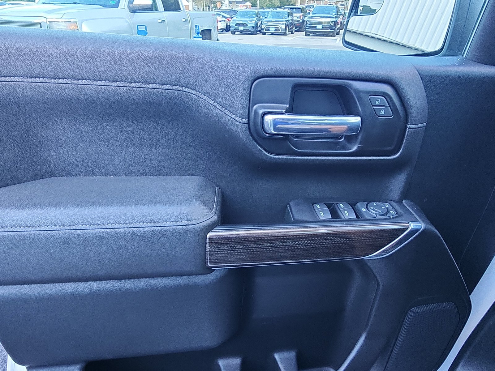 Used 2022 Chevrolet Silverado 1500 RST w/ Redline Edition AWD/4WD image 18