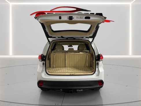 Used 2017 Toyota Highlander XLE image 22